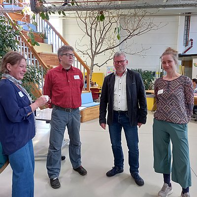 Gruppenbild von Jochen Neumann, Bürgermeister der Stadt Luckenwalde und dem Team des Kompetenzzentrums für Soziales Unternehmertum in Brandenburg (umgesetzt durch die Social Impact gGmbH) mit Claudia Richardt, Thorsten Jahnke und Stefanie Peter